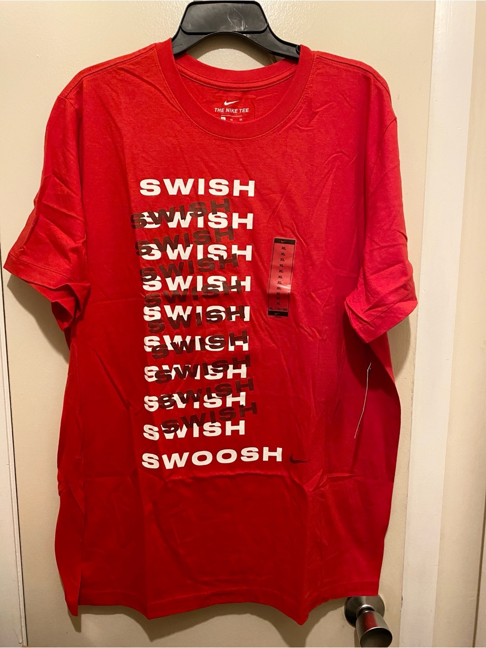 Nike Men’s Red SWISH Stack Graphic Short Sleeve Tee. XL (c1)